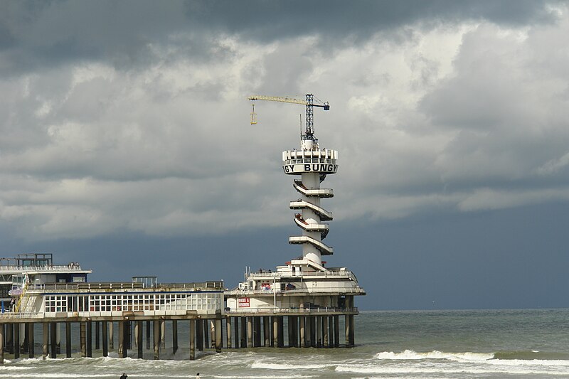 File:Scheveningse pier and clouds.jpg