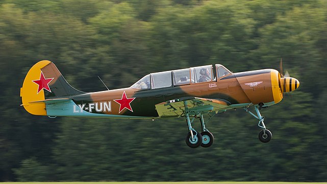 Yakovlev Yak 52 (1986).