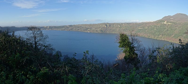 File:Panoramica Lago Albano.jpg