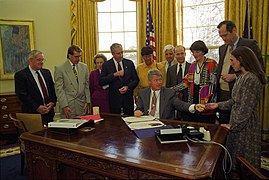 Photograph of President William Jefferson Clinton Participating in the Maurice River Bill Signing in the Oval Office at the White House - NARA - 5900035.jpg