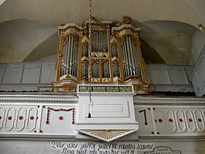 Orga era amplasată în tribuna de vest și fusese construită în anul 1838 de Petrus Gottlieb Schneider, restaurată ultima dată de Otto Einschenk în 1960[1]