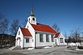 Våpenhus til venstre i dette biletet av Heggedal kyrkje. Foto: Trond Strandsberg