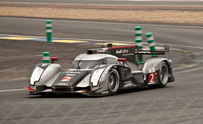 L'Audi R18 du Audi Sport Team Joest gagnante du classement général et de la catégorie LMP1.