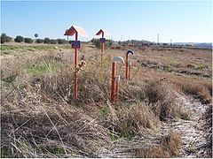 Señalizaciones del oleoducto que discurre soterrado atravesando el sector. - panoramio.jpg