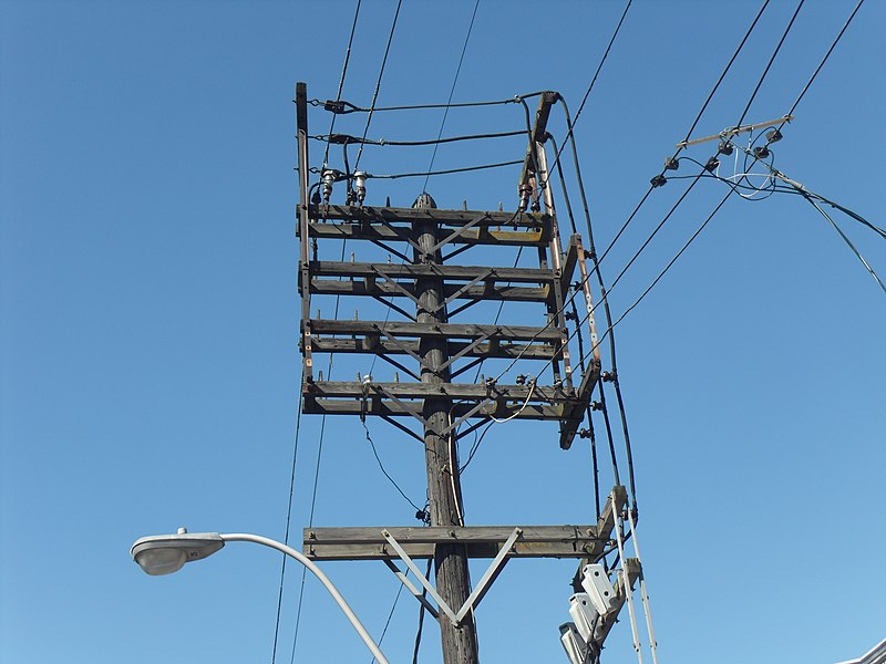 File:Utility Pole (40043633653).jpg