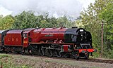 Die erhaltene und betriebsfähige Lokomotive 6233 Duchess of Sutherland in LMS-Farbgebung im Jahr 2018