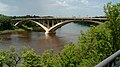 Betongbro. Lake Street Bridge i Minneapolis i USA