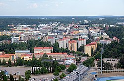 Skats uz pilsētas centru no tramplīnlēkšanas torņa