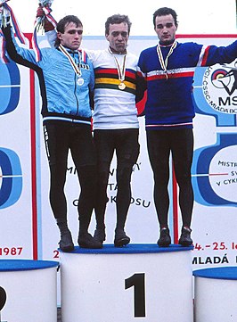 Danny De Bie (links), Klaus-Peter Thaler (midden) en Christophe Lavainne (rechts) op het podium van het WK van 1987 te Mladá Boleslav.