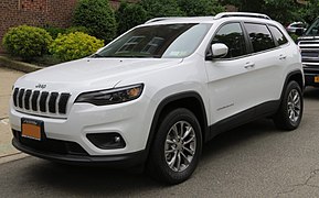 2019 Jeep Cherokee Latitude front 5.27.18.jpg