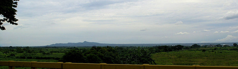 Ang Bundok Sungay ay tanaw mula sa Calamba, Laguna.