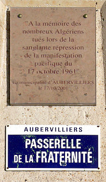 Vue d'une plaque commémorative.