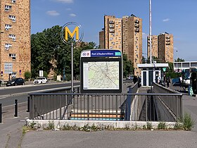 Un des accès à la station.