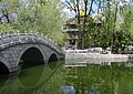 Pont, étang et chapelle du parc derrière le Potala en 2004