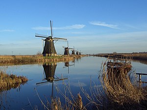 Vy över väderkvarnar i Kinderdijk