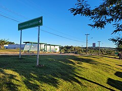 Ponto de ônibus e placa estacionamento laboratórios UFFS Chapecó.jpg