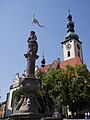 Kirke og statue av Roland.