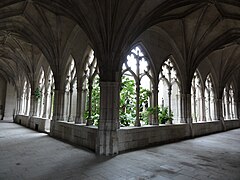 Cloître de la collégiale.