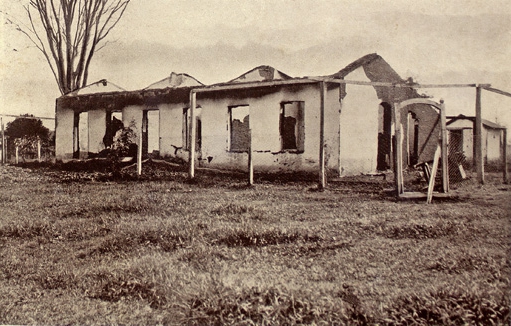 File:183 - Ruínas de Porto Artaza incendiado pelos rebeldes.jpg