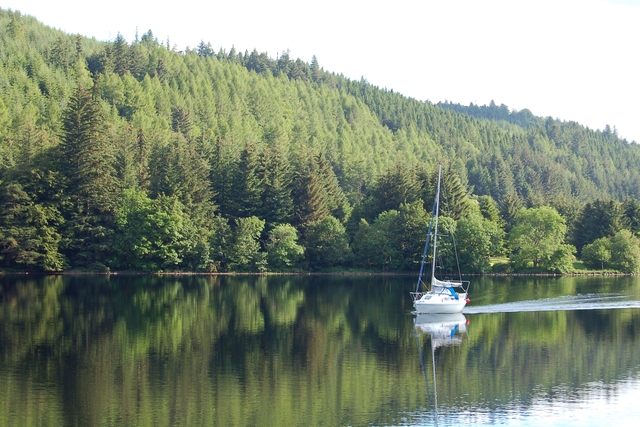 File:Morning on Loch Oich - geograph.org.uk - 488515.jpg