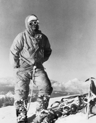 File:Lacedelli summit K2 improved resolution (cropped).png