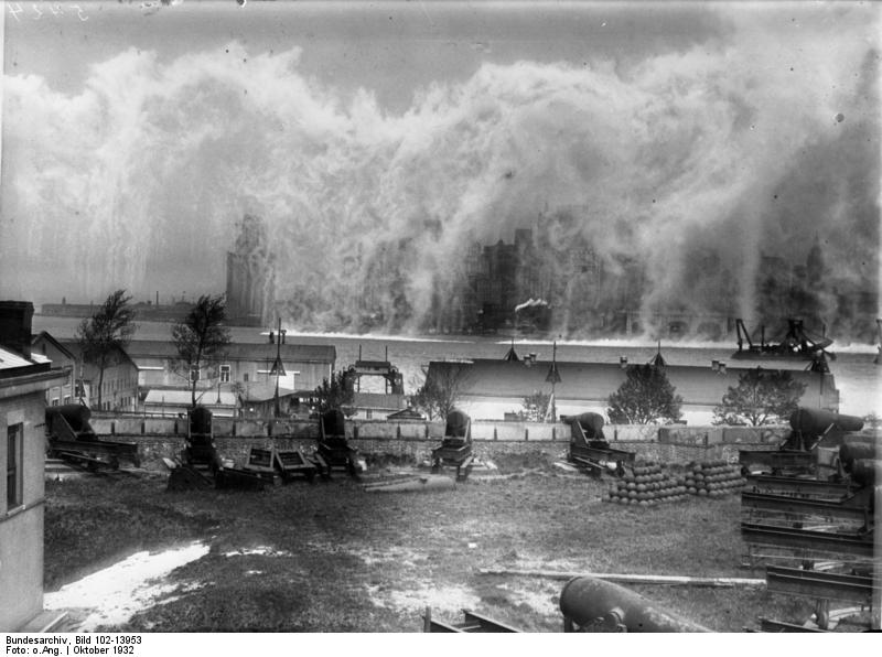 File:Bundesarchiv Bild 102-13953, New York im Nebel.jpg