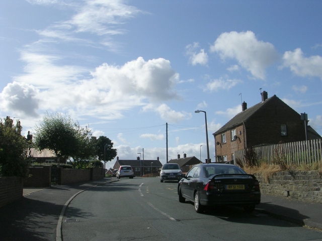 File:Hill Crescent - Leeds Road - geograph.org.uk - 1464617.jpg