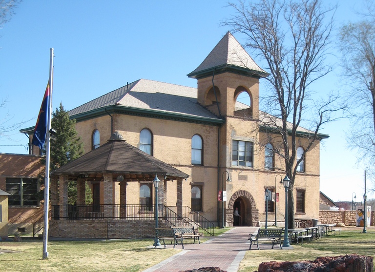 File:Historic Navajo County Courthouse and Museum cropped.jpg