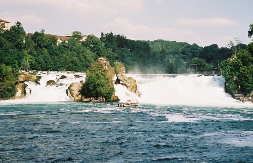 Vandfaldene Rheinfall ved Schaffhausen (Schweiz).