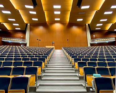 Großes Auditorium, Blick vom Podium auf die geschlossene Trennwand