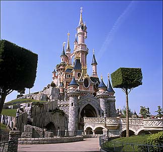 File:SleepingBeautyCastleDisneylandParisl.jpg