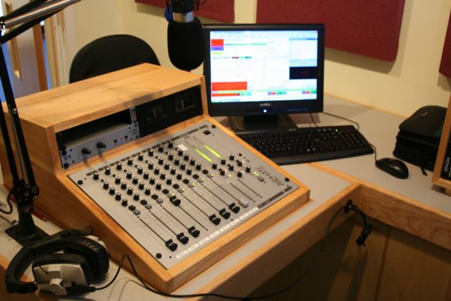 File:Schoolradio.jpg