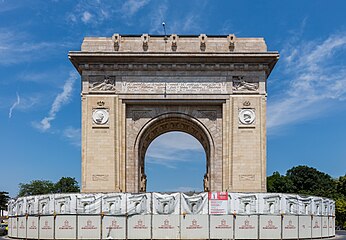 Arcul de Triumf undergoing restoration work in 2016