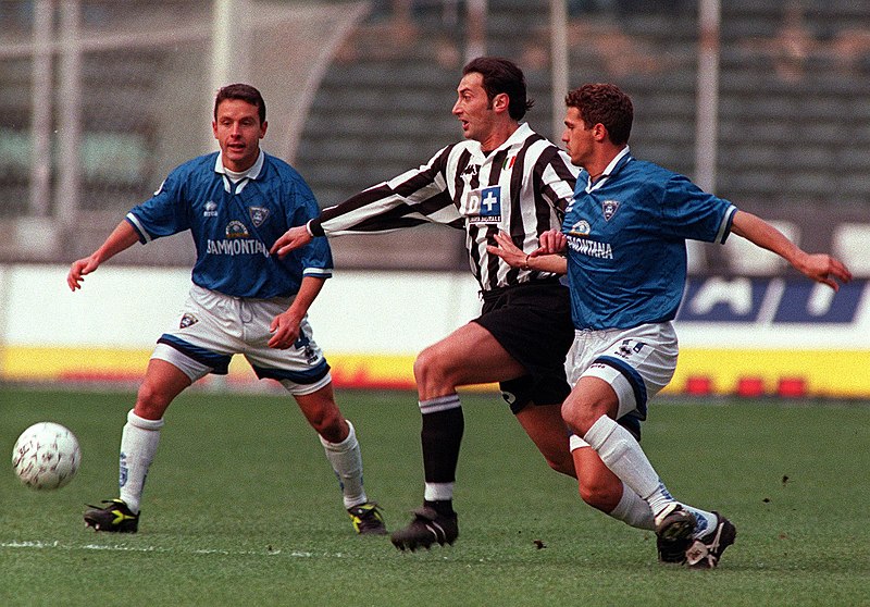 File:Serie A 1998-99 - Juventus vs Empoli - Pane, Iuliano, Di Napoli.jpg