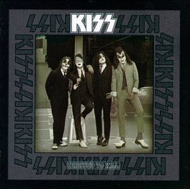 Обложка альбома группы Kiss «Dressed to Kill» (1975)