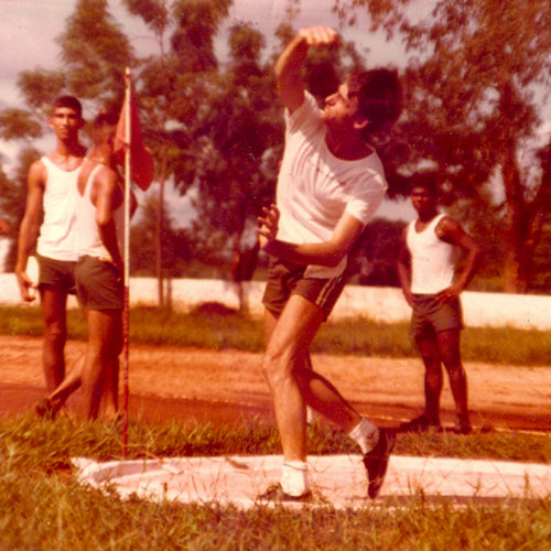 Jair Bolsonaro realiza exercícios militares