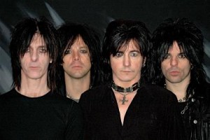 Tracii Guns: “Steve Riley stole $ 157,000.00 from me and Phil Lewis is a piece of shit.”