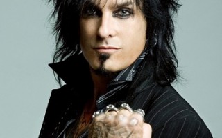 Nikki Sixx goes bezerko on twitter “Fuck Perez Hilton”