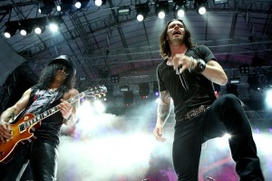 Slash heads out on North American tour to support new CD.