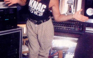 What rock drummer is wearing these goofy pants?