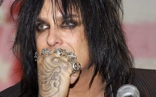 Nikki Sixx goes nutz on fan and jumps into crowd!