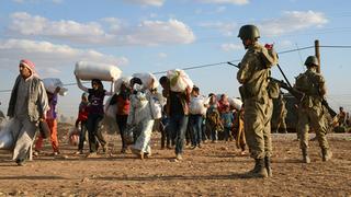 Flüchtlinge an der Grenze zwischen Syrien un der Türkei | Bildquelle: AP