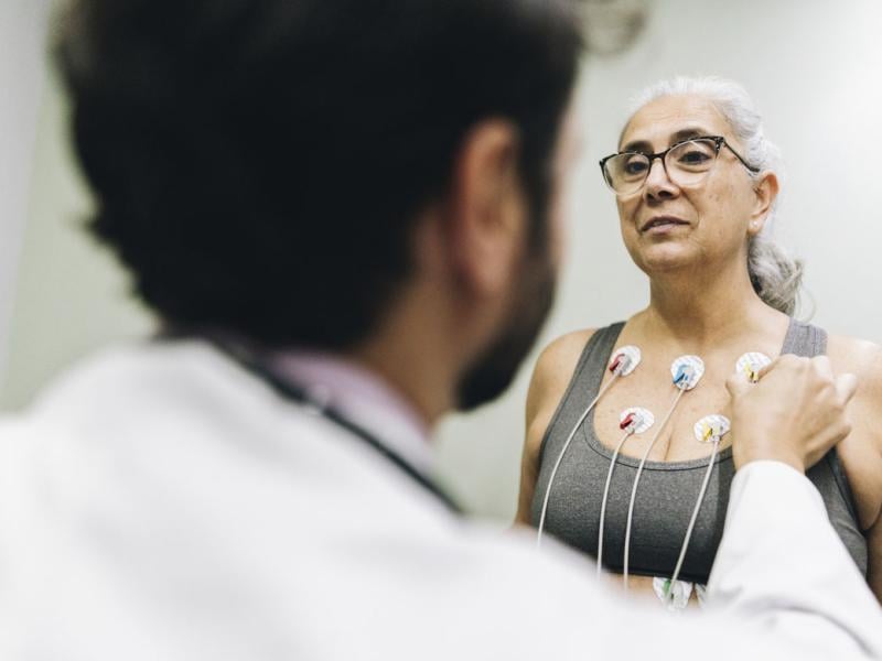 Patient talking with her doctor during a cardiopulmonary stress test on a hospital 