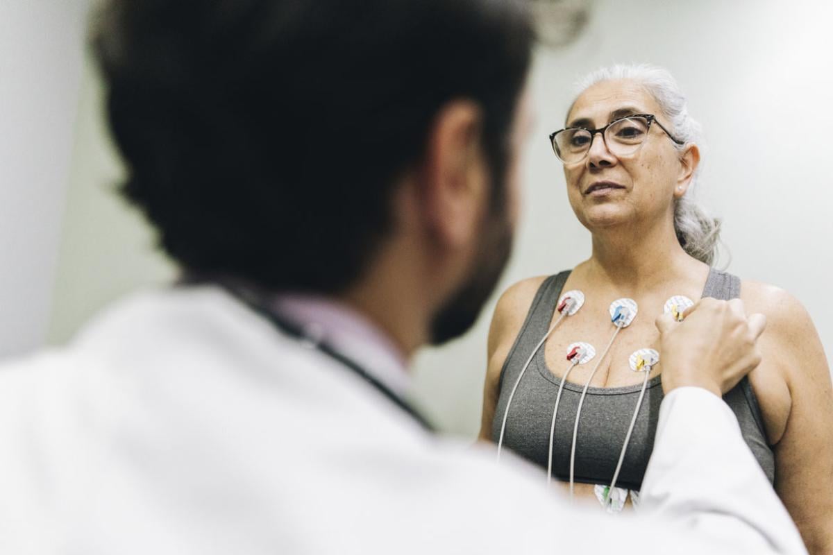 Patient talking with her doctor during a cardiopulmonary stress test on a hospital 