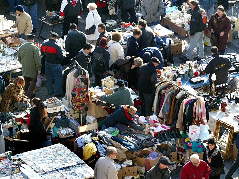 Flohmarkt am Rathaus Schöneberg