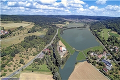 Kein neuer Badesee, sondern das Rückhaltebecken Oppenweiler bei einem 100-jährlichen Hochwasser. Es fasst bis zu 850000 Kubikmeter Wasser. Visualisierung: Ingenieurbüro Sabine Wiederer