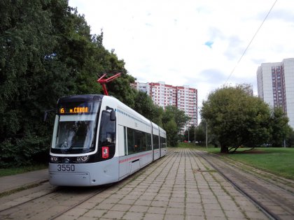 Tramvaj PESA Fokstrot na konen Bratcevo.