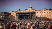 Trotz sengender Hitze: Der australische Rock-Barde begeistert den Schlosshof., Nick Cave in Rastatt, 2022 | © laut.de (Fotograf: Alex Klug)