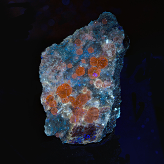 Grossular (Lumineszenz bei Anregung mit 365nm)