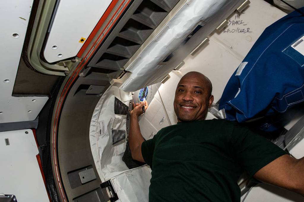 
			Expedition 64 Flight Engineer Victor Glover - NASA			